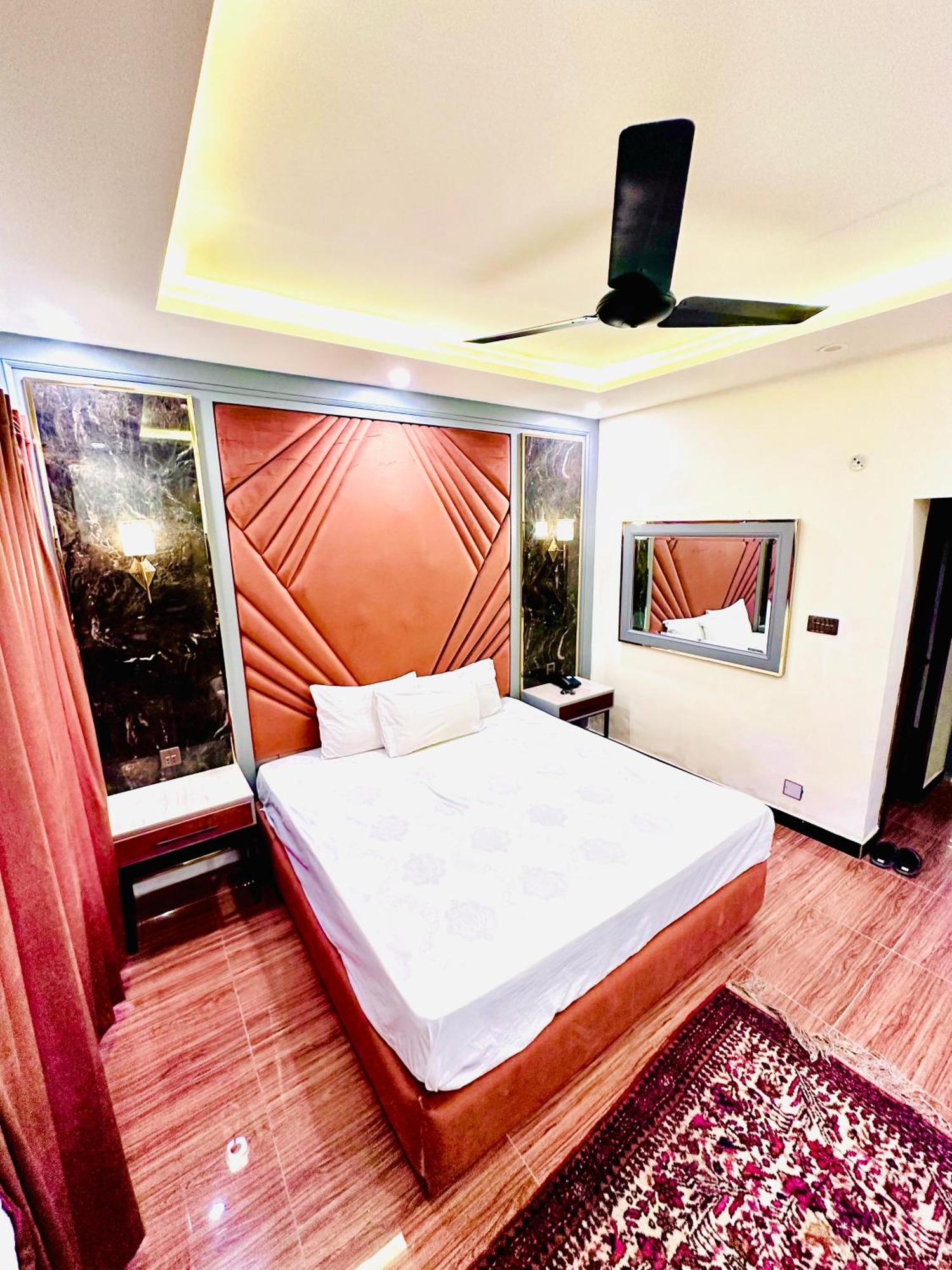 Hotel Blue Moon Continental Islamabad Esterno foto