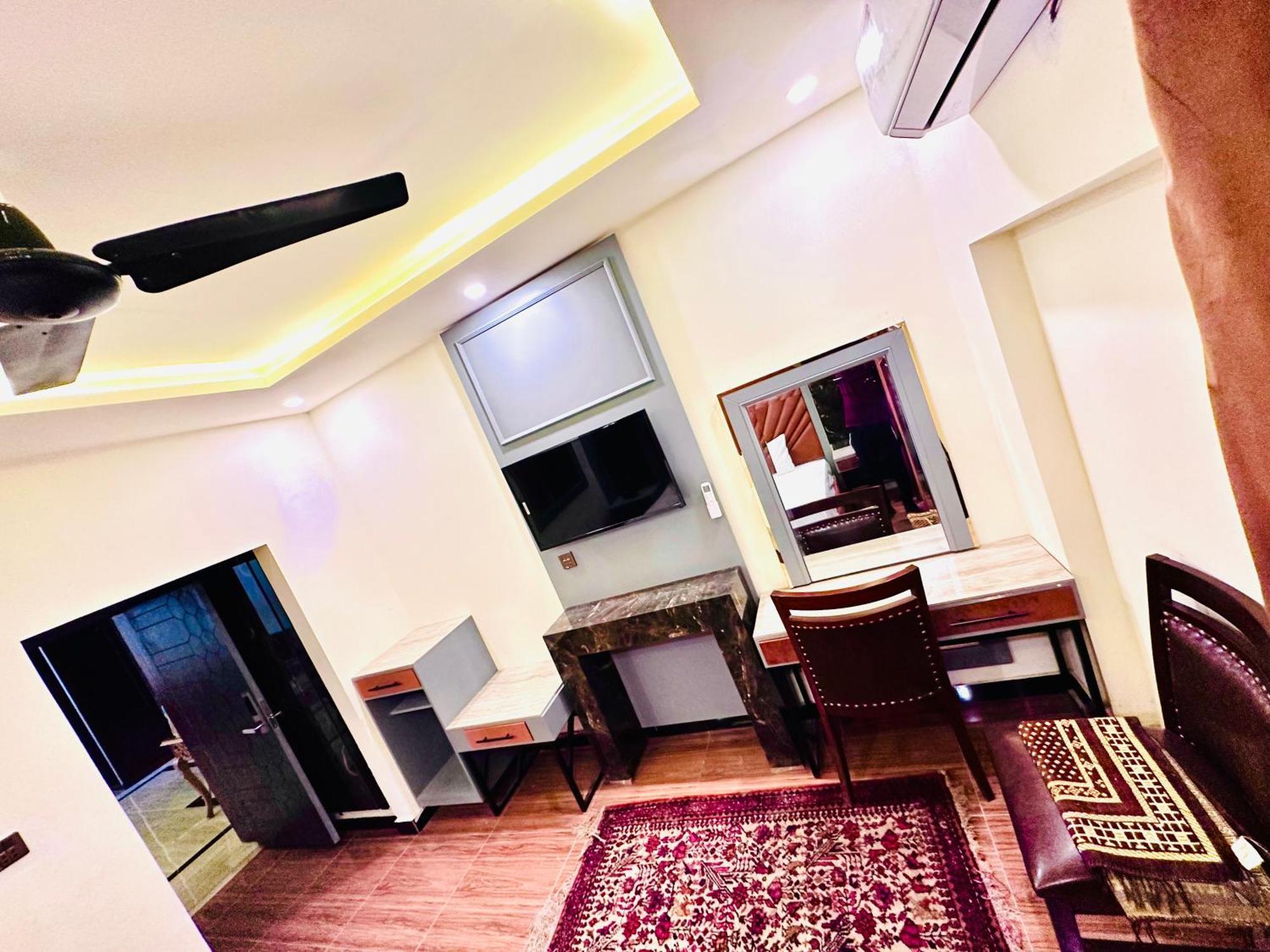 Hotel Blue Moon Continental Islamabad Esterno foto