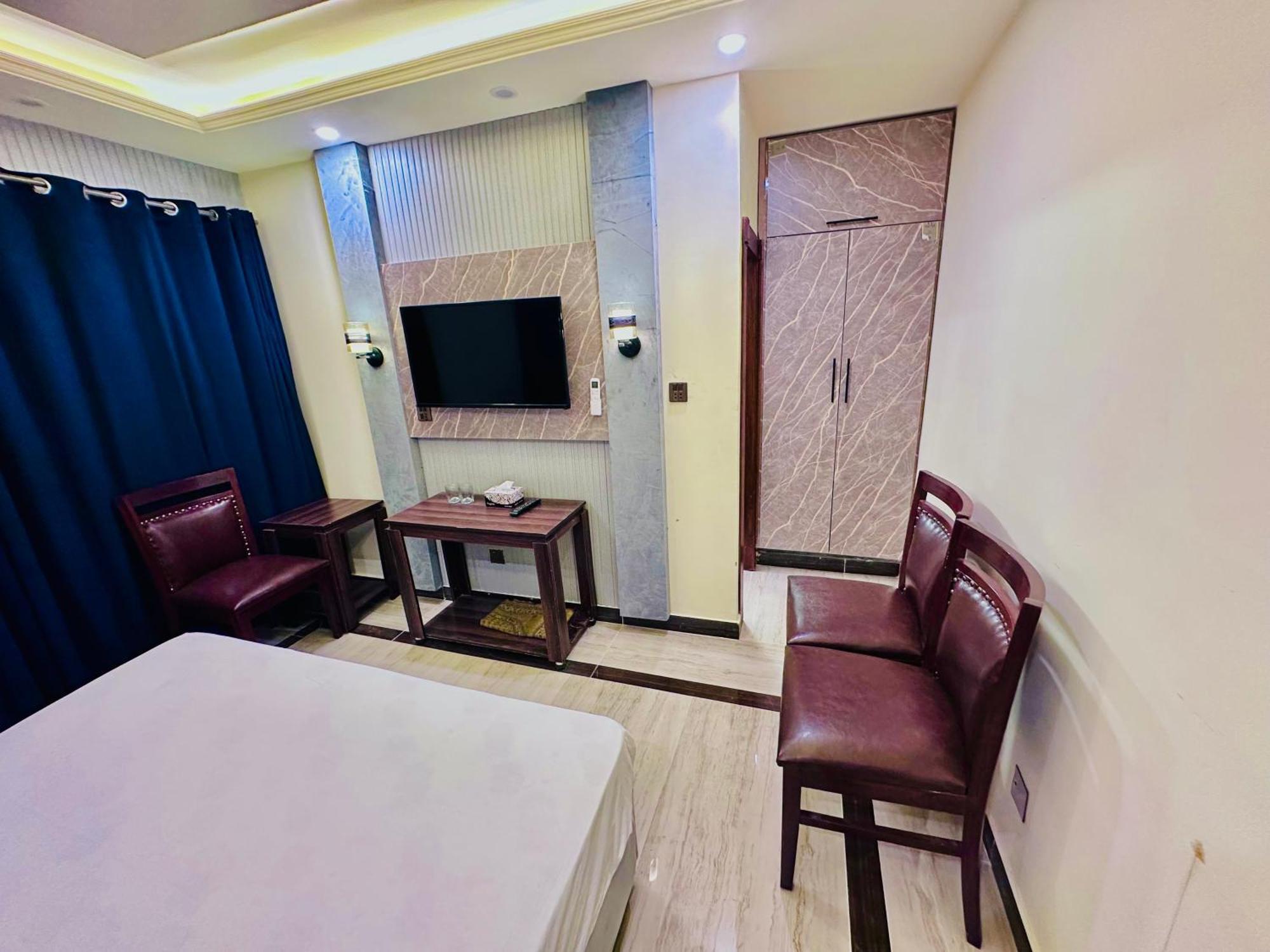 Hotel Blue Moon Continental Islamabad Esterno foto