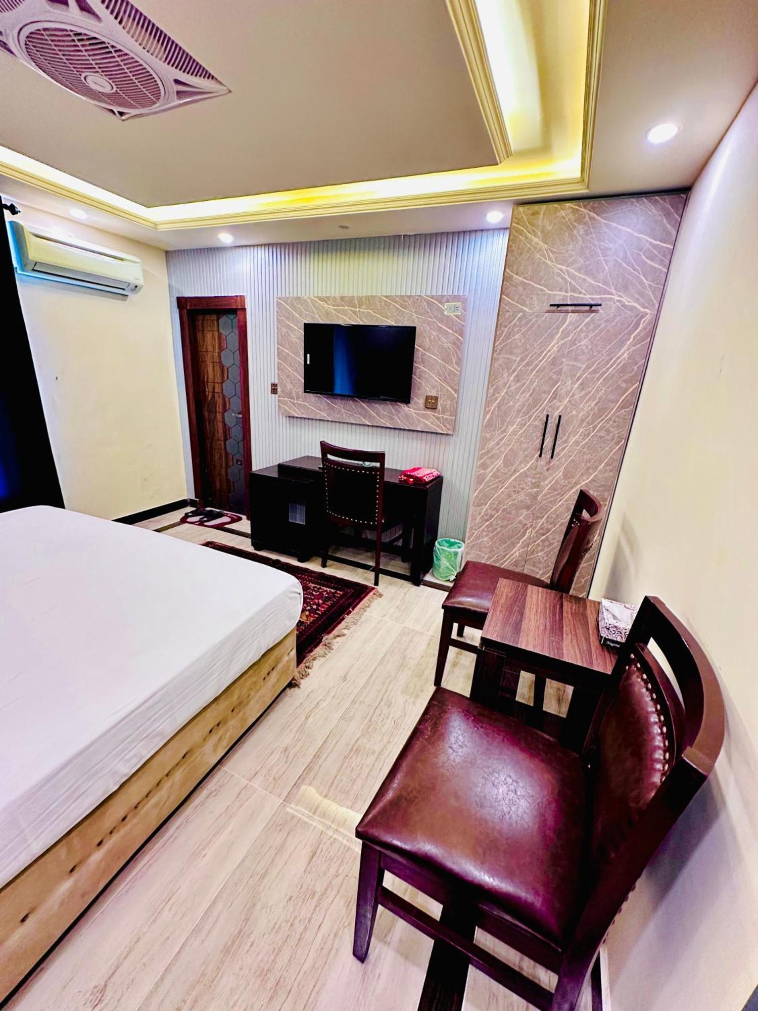Hotel Blue Moon Continental Islamabad Esterno foto
