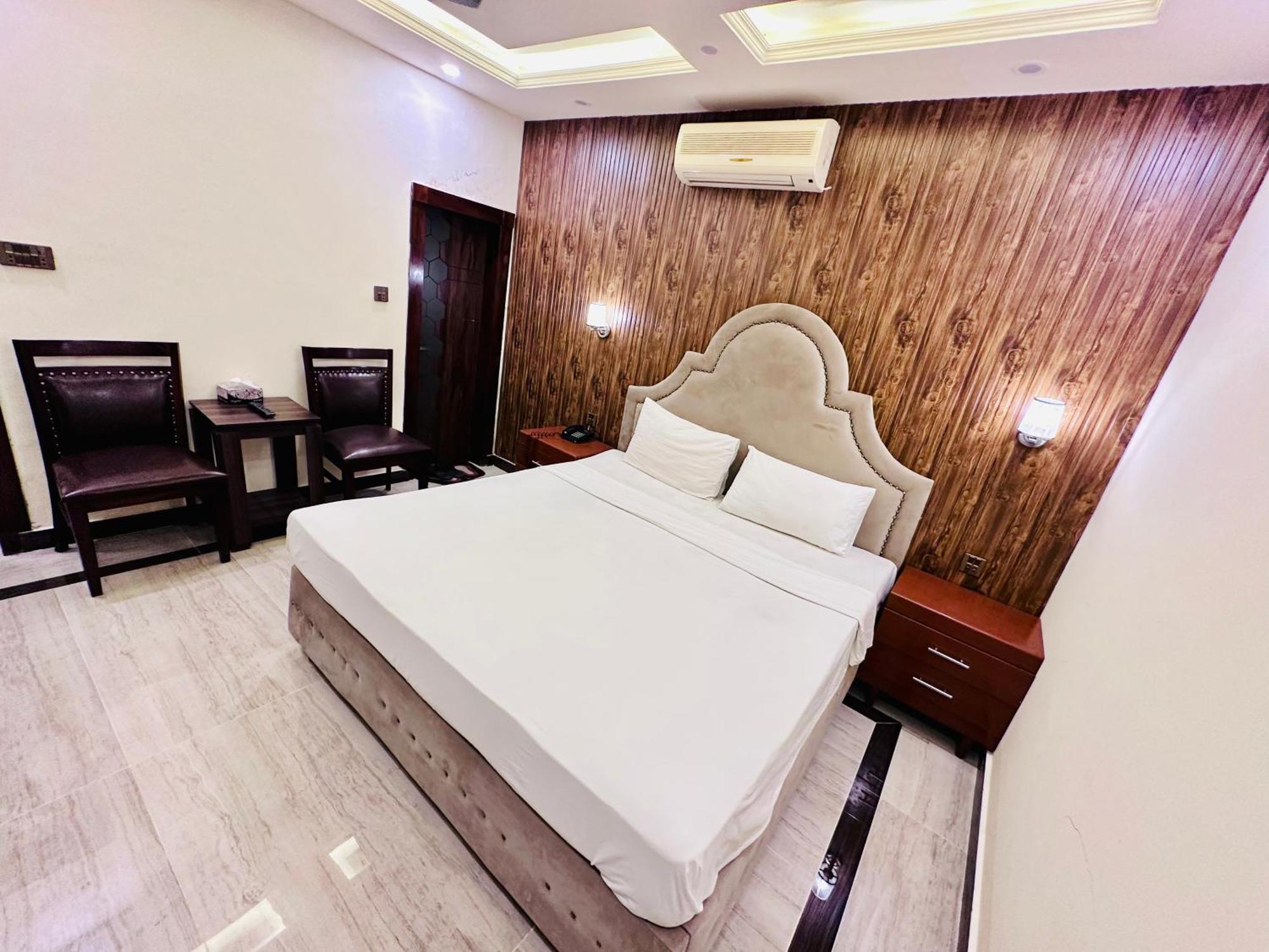 Hotel Blue Moon Continental Islamabad Esterno foto