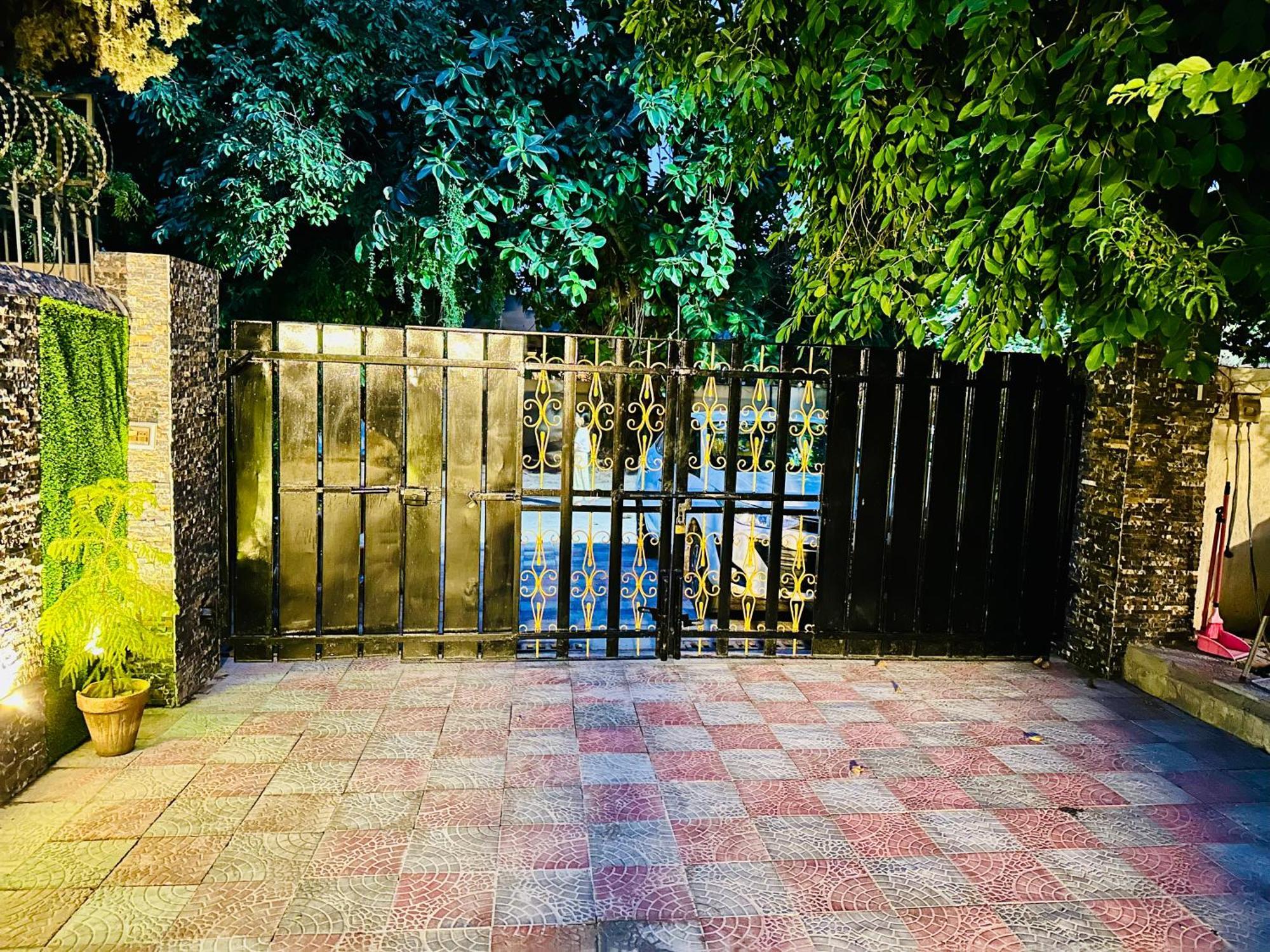 Hotel Blue Moon Continental Islamabad Esterno foto